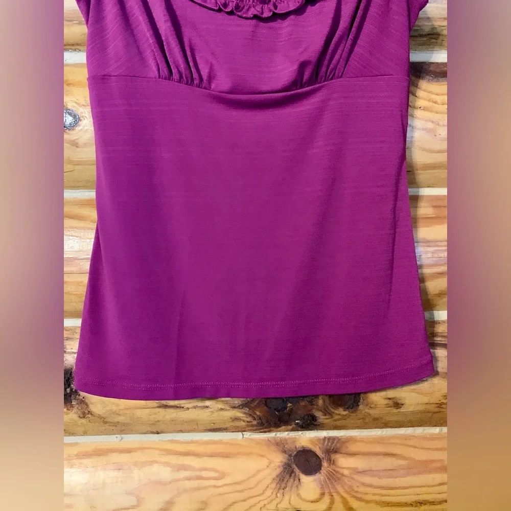 XOXO Magenta Purple Ruffle Blouse Business Office Wear Medium - Picture 4 of 7